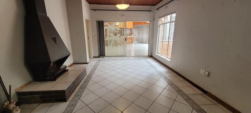 6 Bedroom Property for Sale in Brackenhurst Gauteng