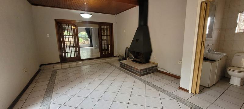 6 Bedroom Property for Sale in Brackenhurst Gauteng