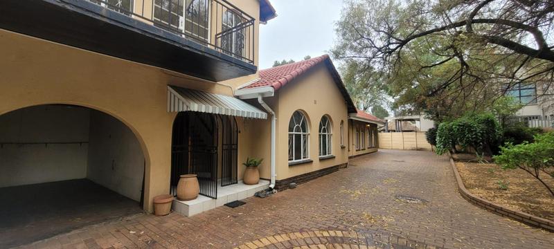 6 Bedroom Property for Sale in Brackenhurst Gauteng