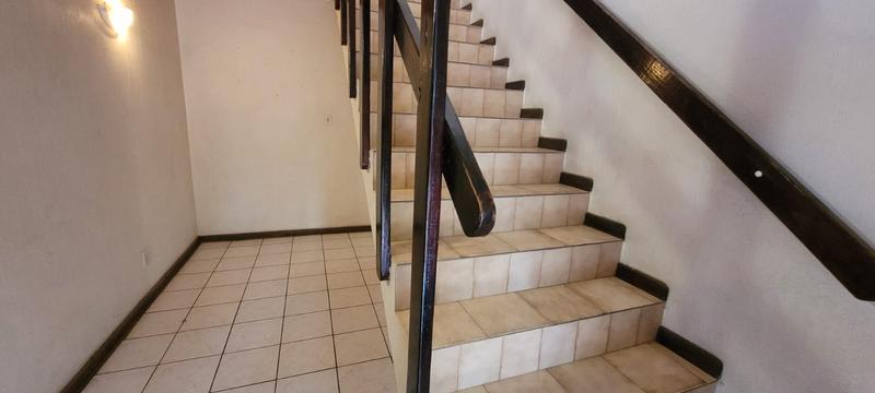 6 Bedroom Property for Sale in Brackenhurst Gauteng