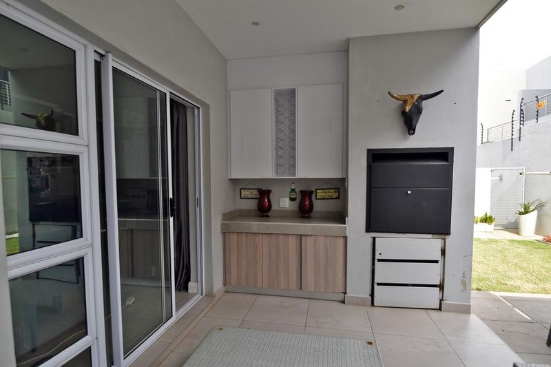 To Let 3 Bedroom Property for Rent in Sandown Gauteng