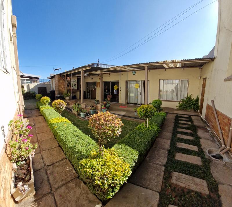 4 Bedroom Property for Sale in Geduld Gauteng