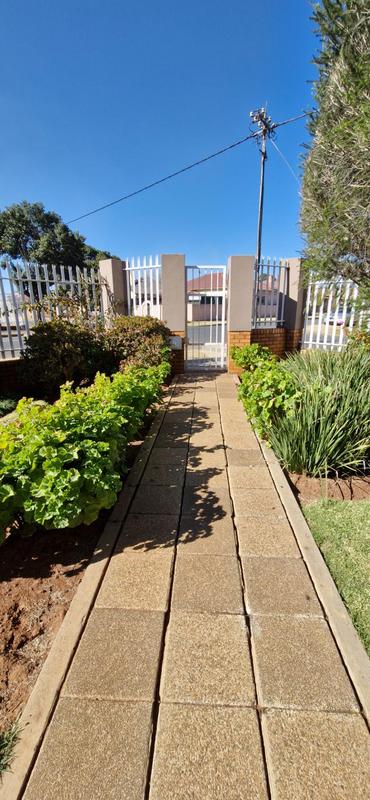 4 Bedroom Property for Sale in Geduld Gauteng