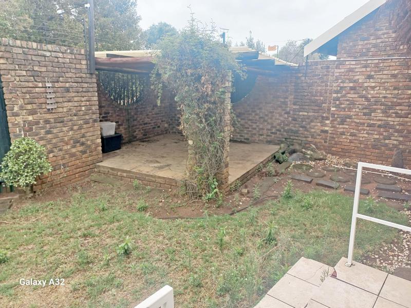 3 Bedroom Property for Sale in Birchleigh North Gauteng