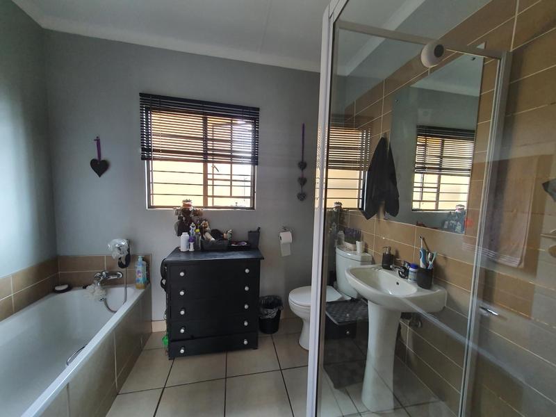 2 Bedroom Property for Sale in Mooikloof Ridge Gauteng