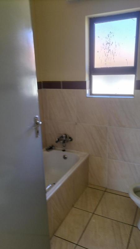 To Let 2 Bedroom Property for Rent in Groblerpark Gauteng