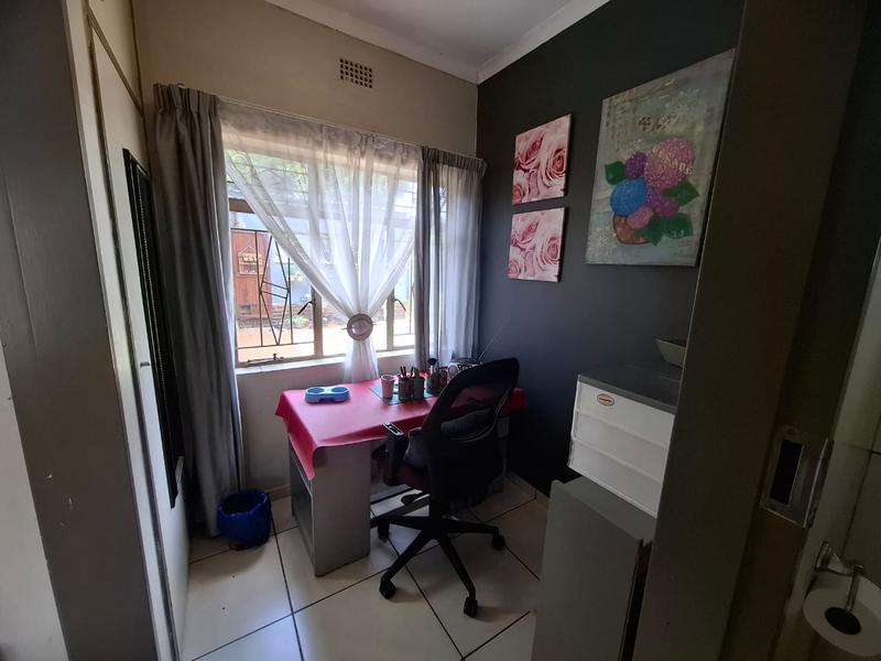 4 Bedroom Property for Sale in Sinoville Gauteng