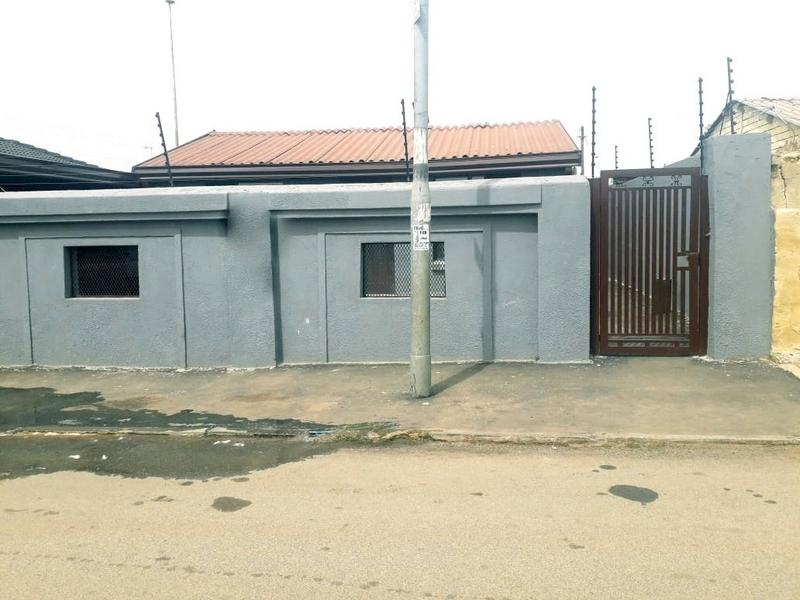 2 Bedroom Property for Sale in Zondi Gauteng