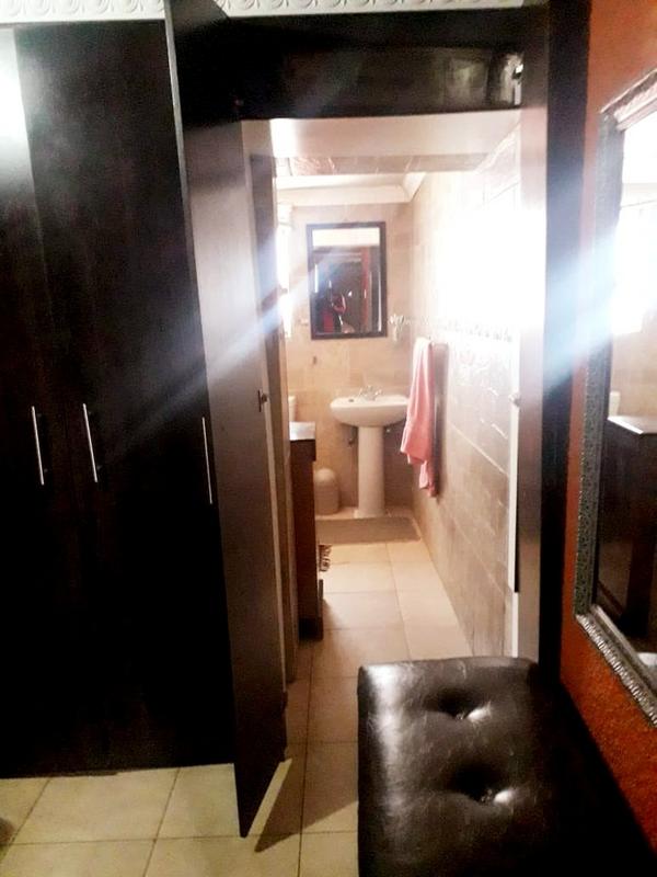 2 Bedroom Property for Sale in Zondi Gauteng