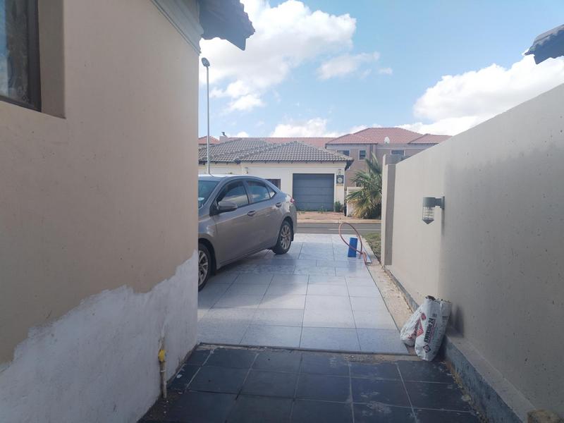 To Let 4 Bedroom Property for Rent in Wildtuinpark Gauteng