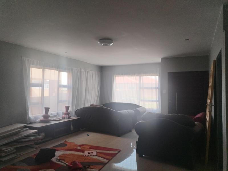 To Let 4 Bedroom Property for Rent in Wildtuinpark Gauteng