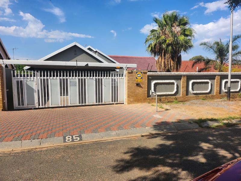 3 Bedroom Property for Sale in Roseacre Gauteng