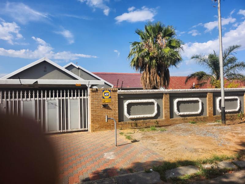 3 Bedroom Property for Sale in Roseacre Gauteng