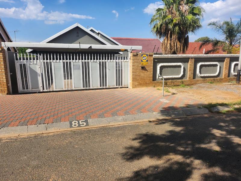 3 Bedroom Property for Sale in Roseacre Gauteng