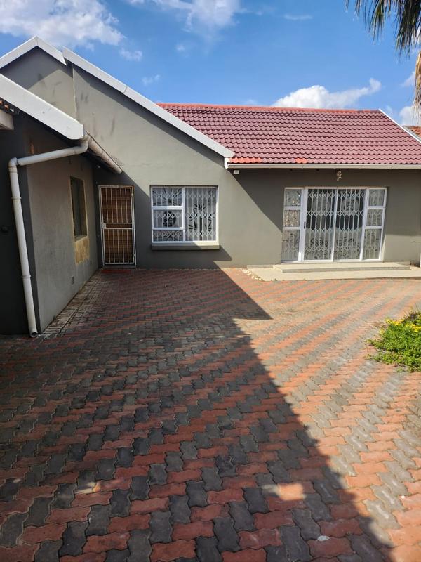 3 Bedroom Property for Sale in Roseacre Gauteng