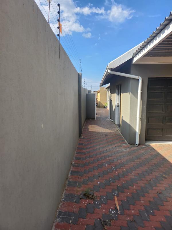 3 Bedroom Property for Sale in Roseacre Gauteng