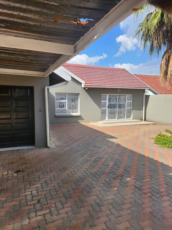 3 Bedroom Property for Sale in Roseacre Gauteng