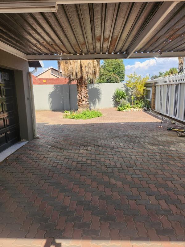 3 Bedroom Property for Sale in Roseacre Gauteng