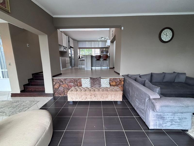 4 Bedroom Property for Sale in Floracliffe Gauteng