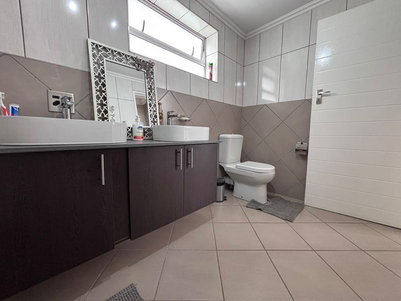 4 Bedroom Property for Sale in Floracliffe Gauteng