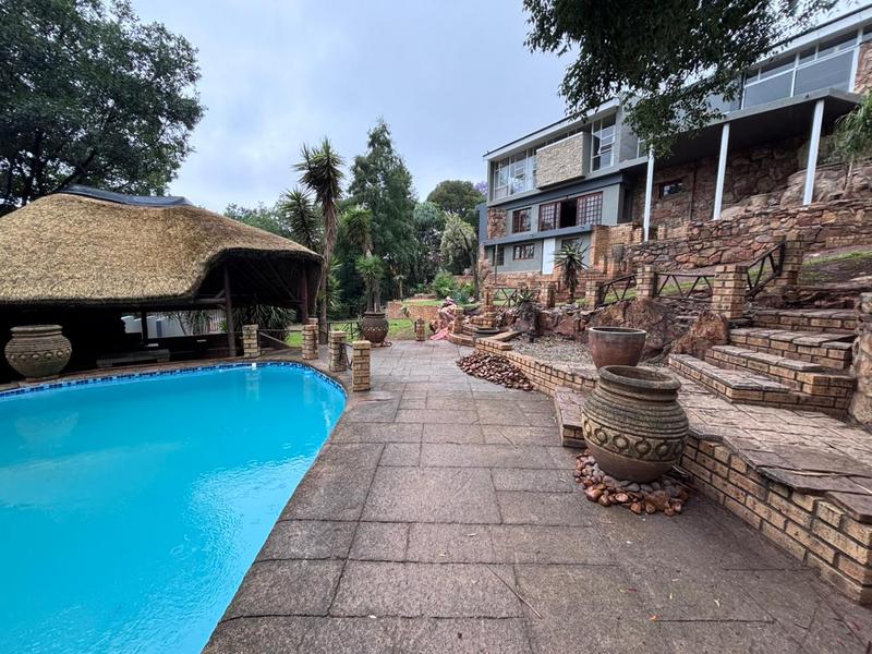 4 Bedroom Property for Sale in Floracliffe Gauteng