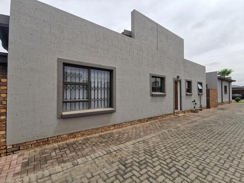 To Let 3 Bedroom Property for Rent in Kookrus Gauteng