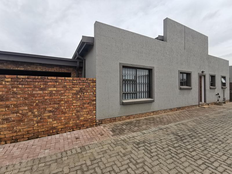 To Let 3 Bedroom Property for Rent in Kookrus Gauteng