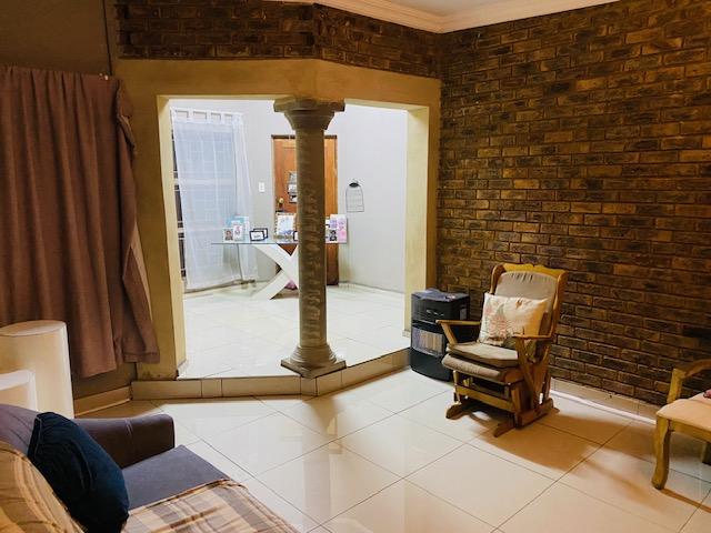 To Let 4 Bedroom Property for Rent in Elardus Park Gauteng