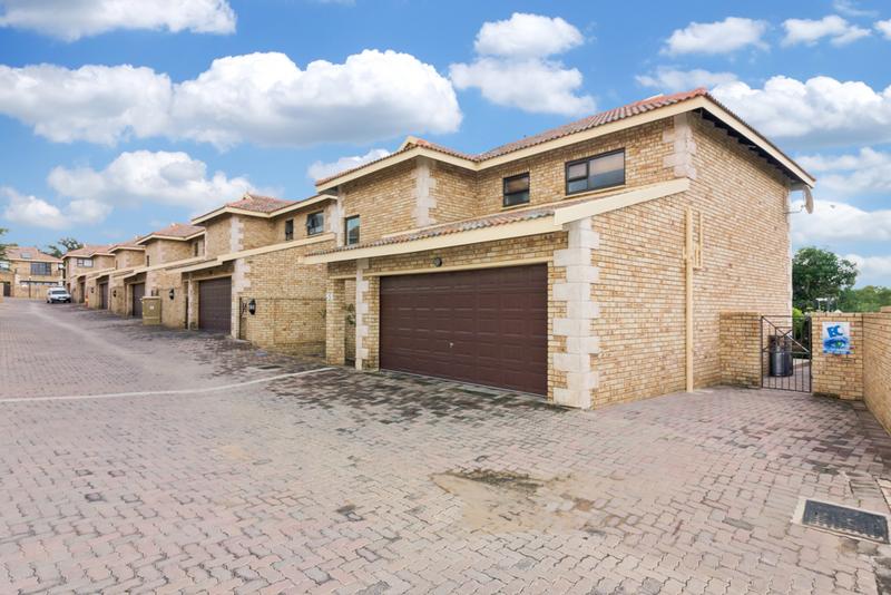 To Let 4 Bedroom Property for Rent in Honeydew Manor Gauteng