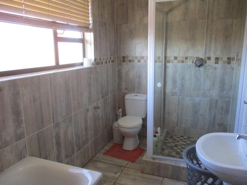 To Let 4 Bedroom Property for Rent in Honeydew Manor Gauteng