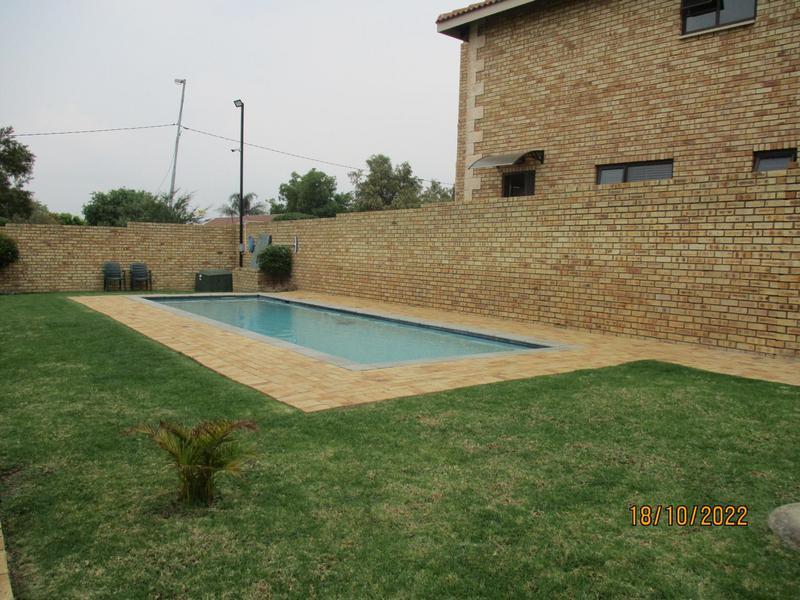 To Let 4 Bedroom Property for Rent in Honeydew Manor Gauteng