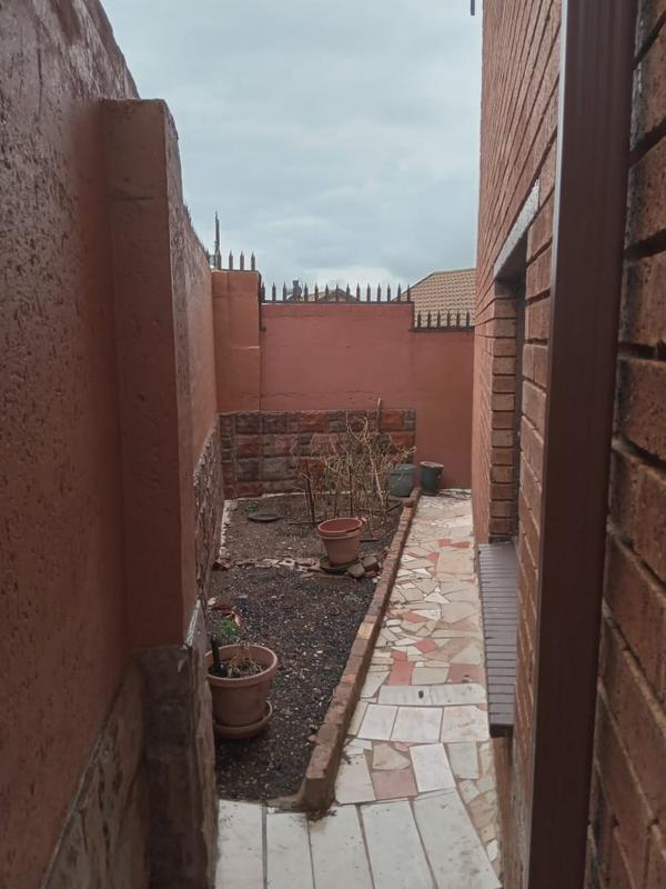 4 Bedroom Property for Sale in Hospital View Gauteng