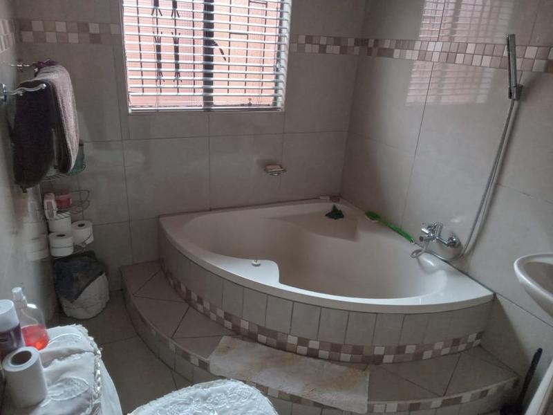 4 Bedroom Property for Sale in Hospital View Gauteng