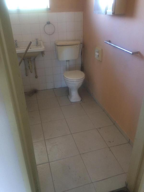 To Let 1 Bedroom Property for Rent in Primrose Hill Gauteng