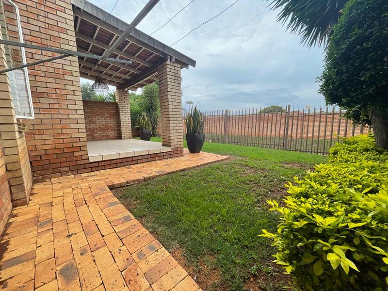 To Let 3 Bedroom Property for Rent in Willowbrook Gauteng