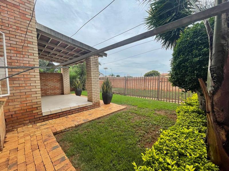 To Let 3 Bedroom Property for Rent in Willowbrook Gauteng