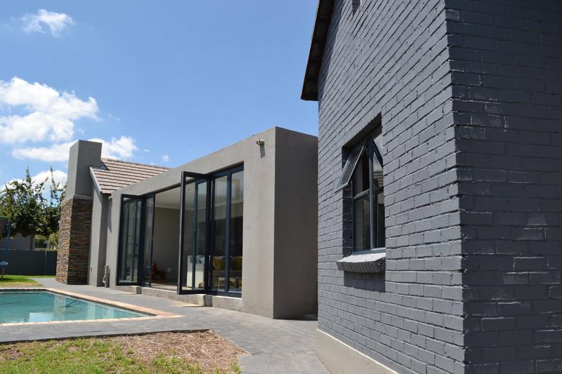 5 Bedroom Property for Sale in Copperleaf Estate Gauteng