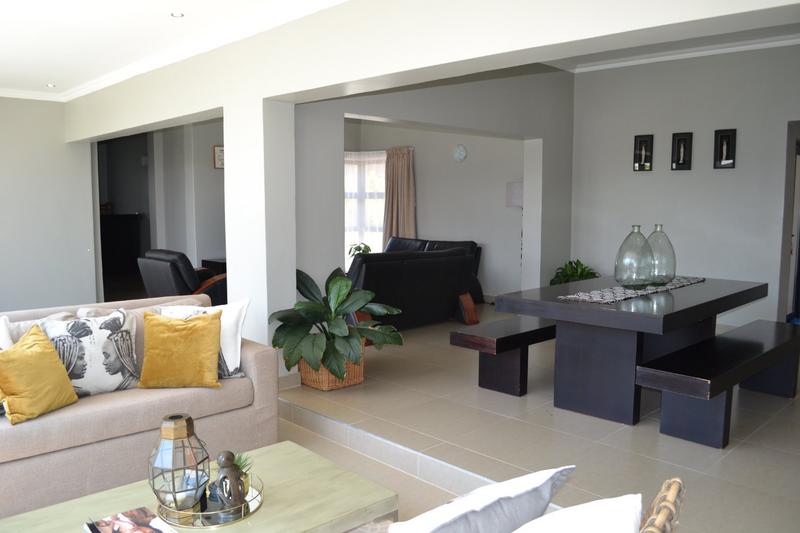 5 Bedroom Property for Sale in Copperleaf Estate Gauteng