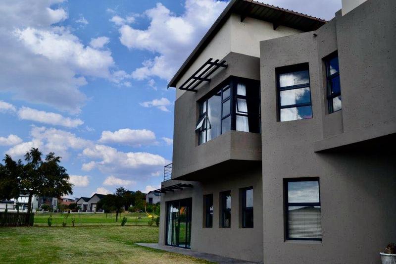 5 Bedroom Property for Sale in Copperleaf Estate Gauteng