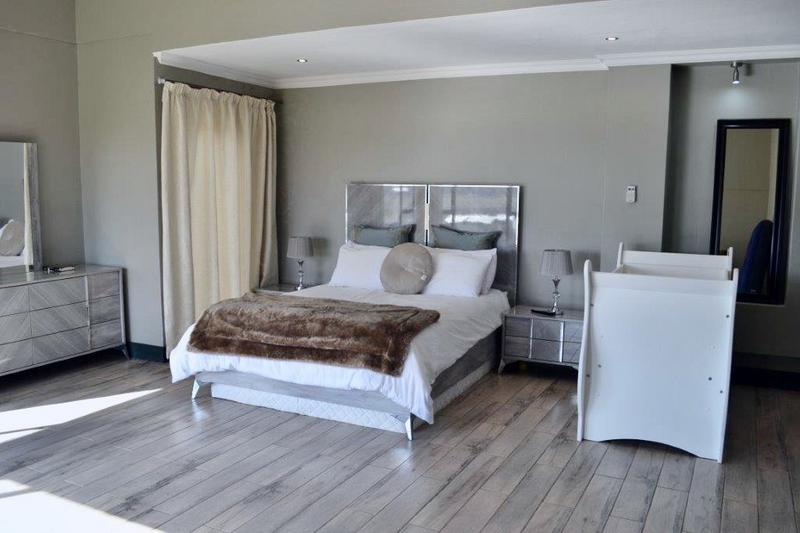 5 Bedroom Property for Sale in Copperleaf Estate Gauteng