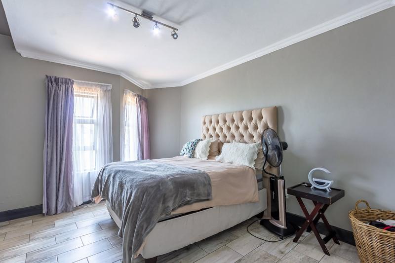 5 Bedroom Property for Sale in Copperleaf Estate Gauteng