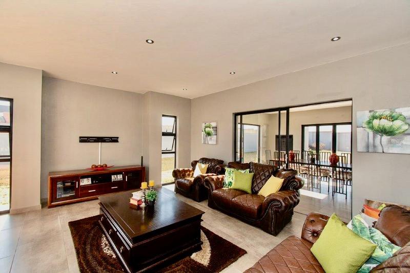 5 Bedroom Property for Sale in Copperleaf Estate Gauteng