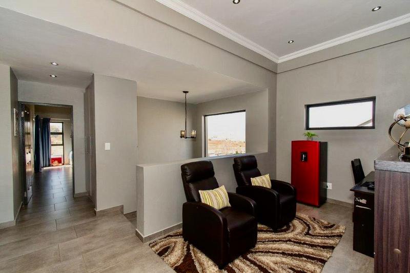 5 Bedroom Property for Sale in Copperleaf Estate Gauteng