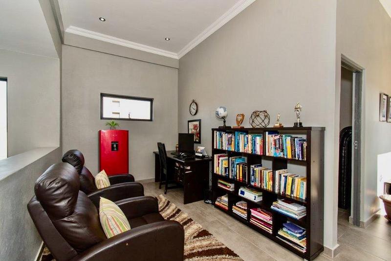 5 Bedroom Property for Sale in Copperleaf Estate Gauteng