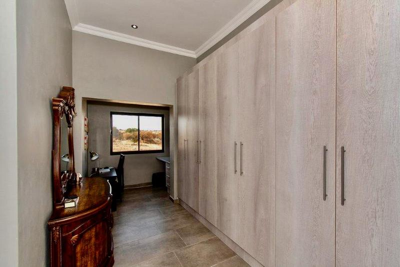 5 Bedroom Property for Sale in Copperleaf Estate Gauteng