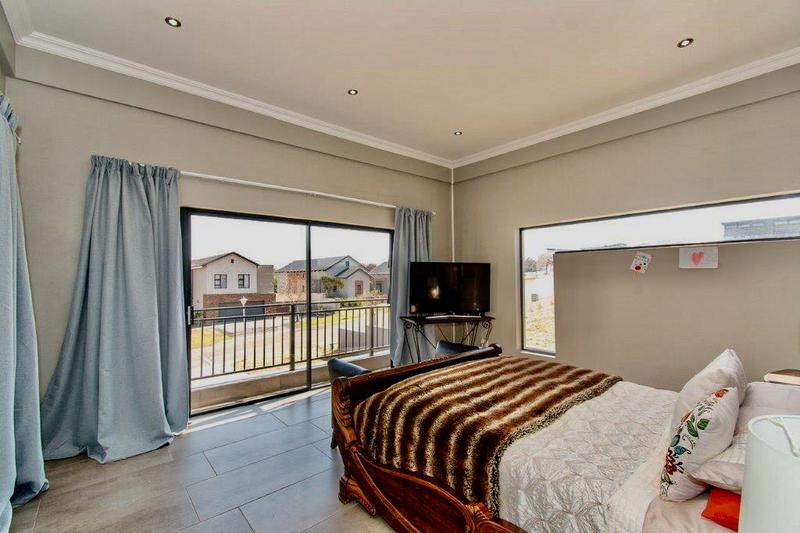 5 Bedroom Property for Sale in Copperleaf Estate Gauteng