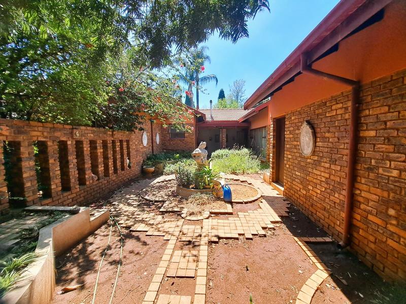 4 Bedroom Property for Sale in Eldoraigne Gauteng