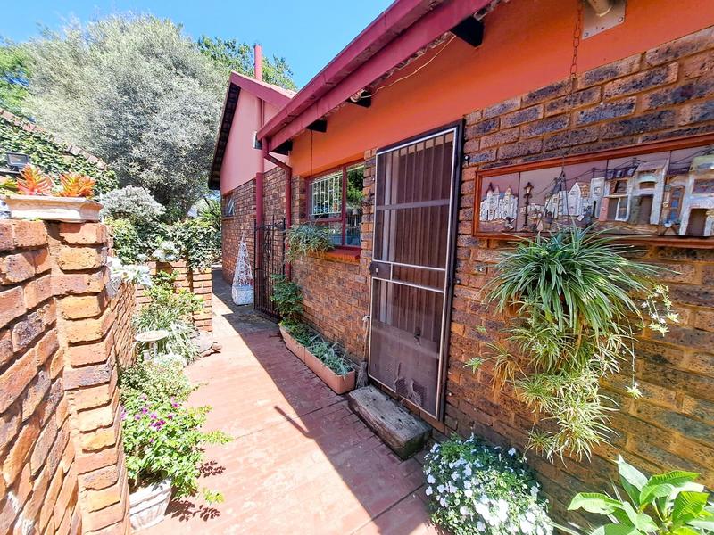 4 Bedroom Property for Sale in Eldoraigne Gauteng