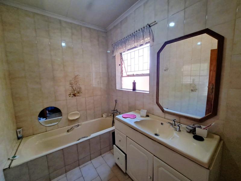 4 Bedroom Property for Sale in Eldoraigne Gauteng