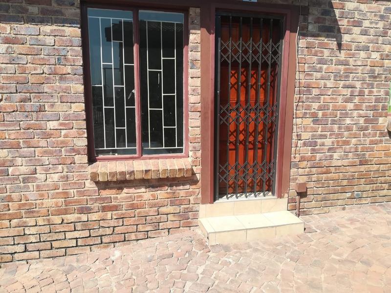 2 Bedroom Property for Sale in Olievenhoutbosch Gauteng